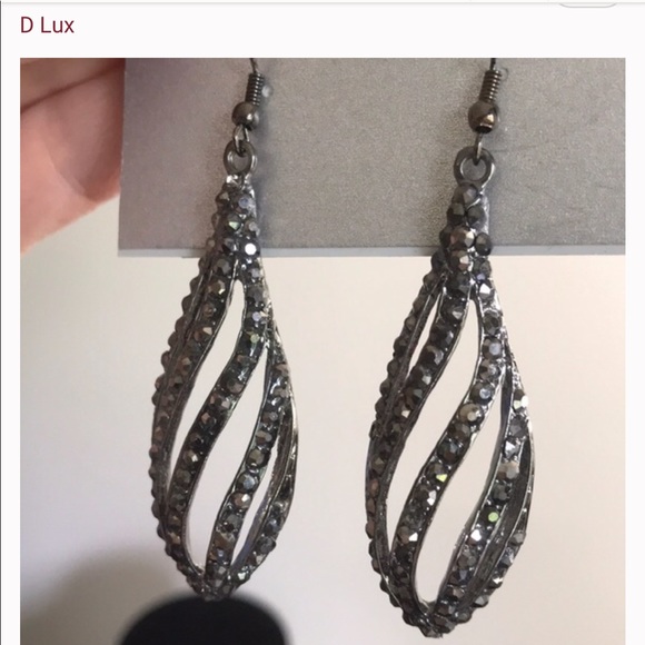 Beautiful blinged out dangle earrings - Picture 2 of 4